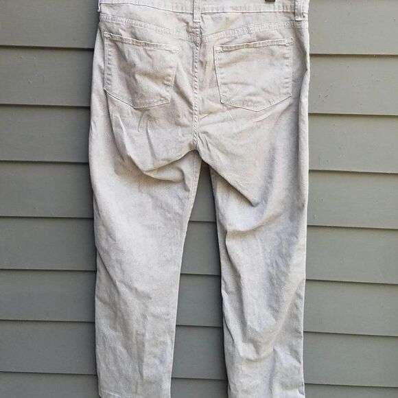 NYDJ Khaki Olive Jeans have a faint floral print Size 12 - Picture 3 of 9